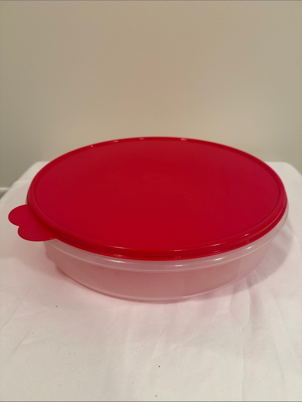 Round Pie and Pastry Container